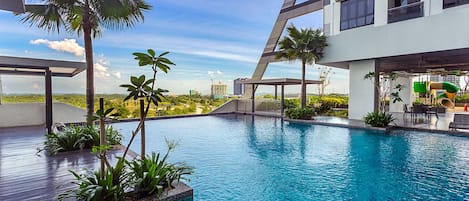 2 outdoor pools