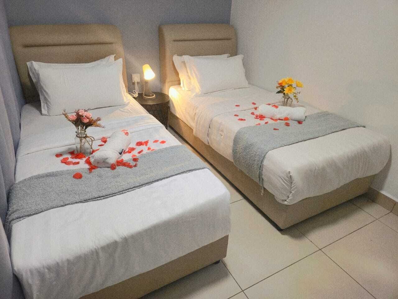 Standard Room, 2 Twin Beds, Non Smoking, City View | Iron/ironing board, free WiFi