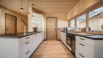 House | Private kitchen | Highchair