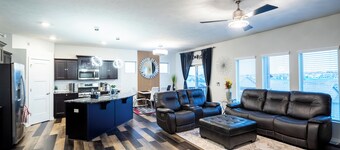 Modern Omaha-Elkhorn Home , Quiet & Spacious