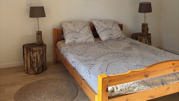 1 slaapkamer, een strijkplank/strijkijzer, gratis wifi, beddengoed