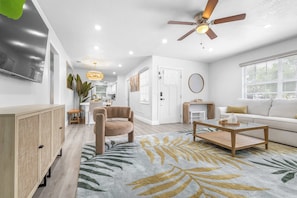TV, offices - Terrace Park Retreat (Tampa)