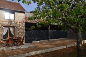 Outdoor dining - Vrbo Property (Monthou-sur-Cher)
