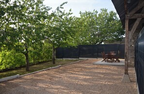Outdoor dining - Vrbo Property (Monthou-sur-Cher)