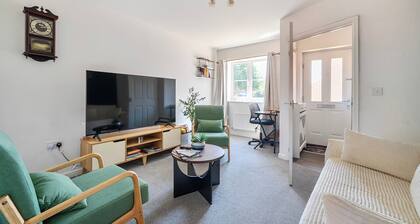 House Sleeps 6 - Enclosed Garden, Pet Friendly