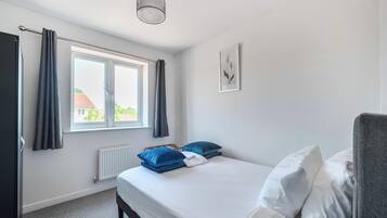 3 bedrooms, iron/ironing board, free WiFi, bed sheets