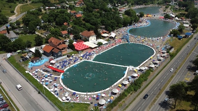 Odmorite se u našem apartmanu PANONIKA TUZLA,koji se nalazi u blizini Panonike.