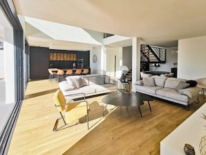 Living area - Contemporary villa with a pool in Bayonne, set in lush greenery (Bayonne)