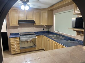 Private kitchen - LOFT SN1 FOR 2 PEOPLE WITH PARKING AND AMENITIES (San Nicolás de los Garza)
