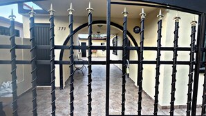 A gated entrance with a spiral staircase leading to a covered area. - LOFT SN1 FOR 2 PEOPLE WITH PARKING AND AMENITIES (San Nicolás de los Garza)