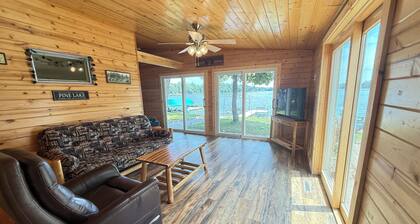 Pine Lake Escape: 3-bedroom cottage, perfect for relaxing at the lake.