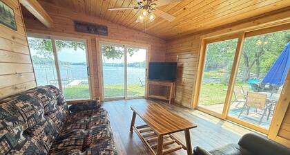 Pine Lake Escape: 3-bedroom cottage, perfect for relaxing at the lake.