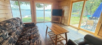 Pine Lake Escape: 3-bedroom cottage, perfect for relaxing at the lake.