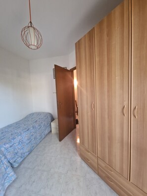 2 slaapkamers, een strijkplank/strijkijzer, wifi, beddengoed