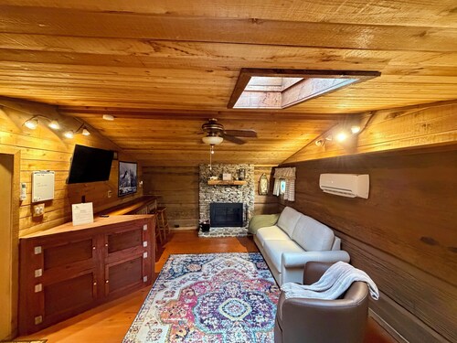 The Cozy Cabin
