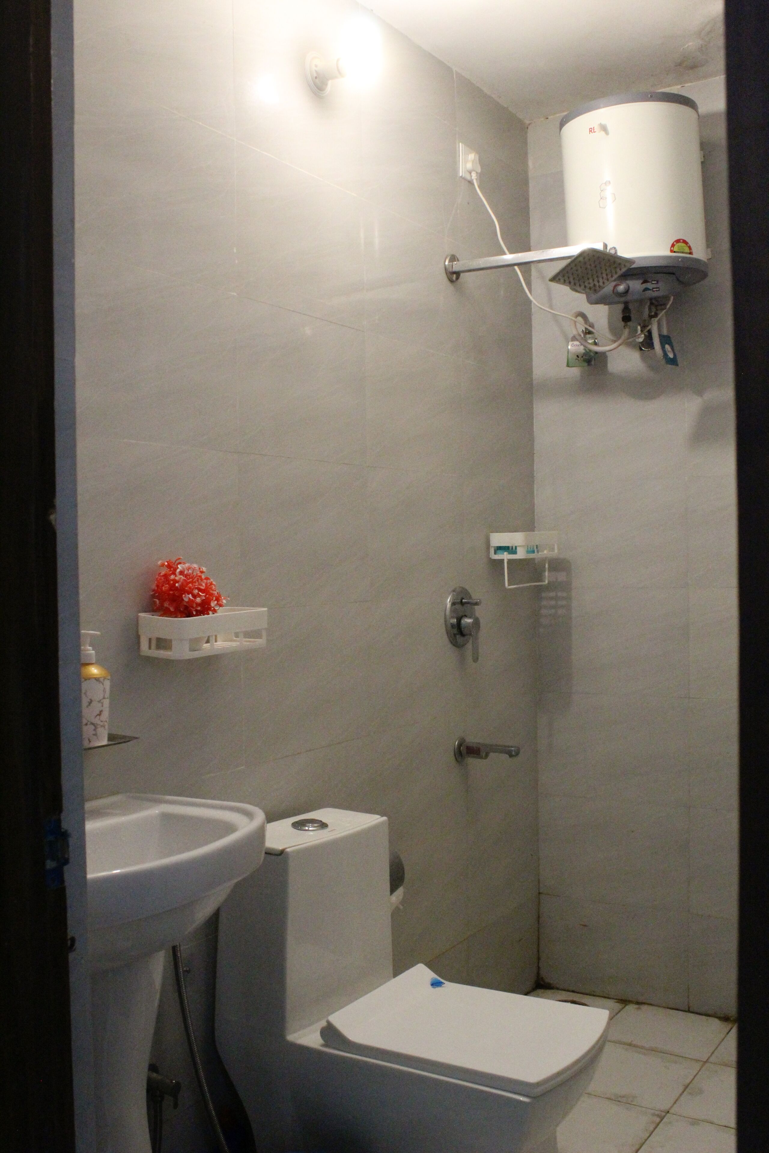 Dusche, Handtücher, Seife, Toilettenpapier