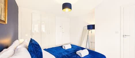 4 habitaciones, tabla de planchar con plancha y wifi
