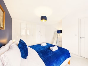 4 habitaciones, tabla de planchar con plancha y wifi 