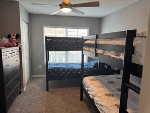 Room - Beautiful 3-bedroom 2 Full Bathrooms townhome near Disney & Pools (Kissimmee)