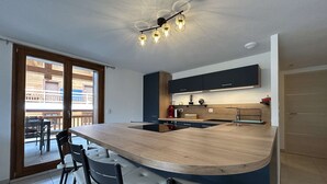 Kaffetrakter/tekoker, kjøleskap, mikrobølgeovn og ovn