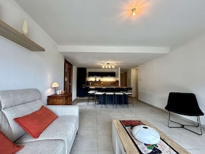 TV - Bright apartment, mountain view - 6 guests (Briançon)