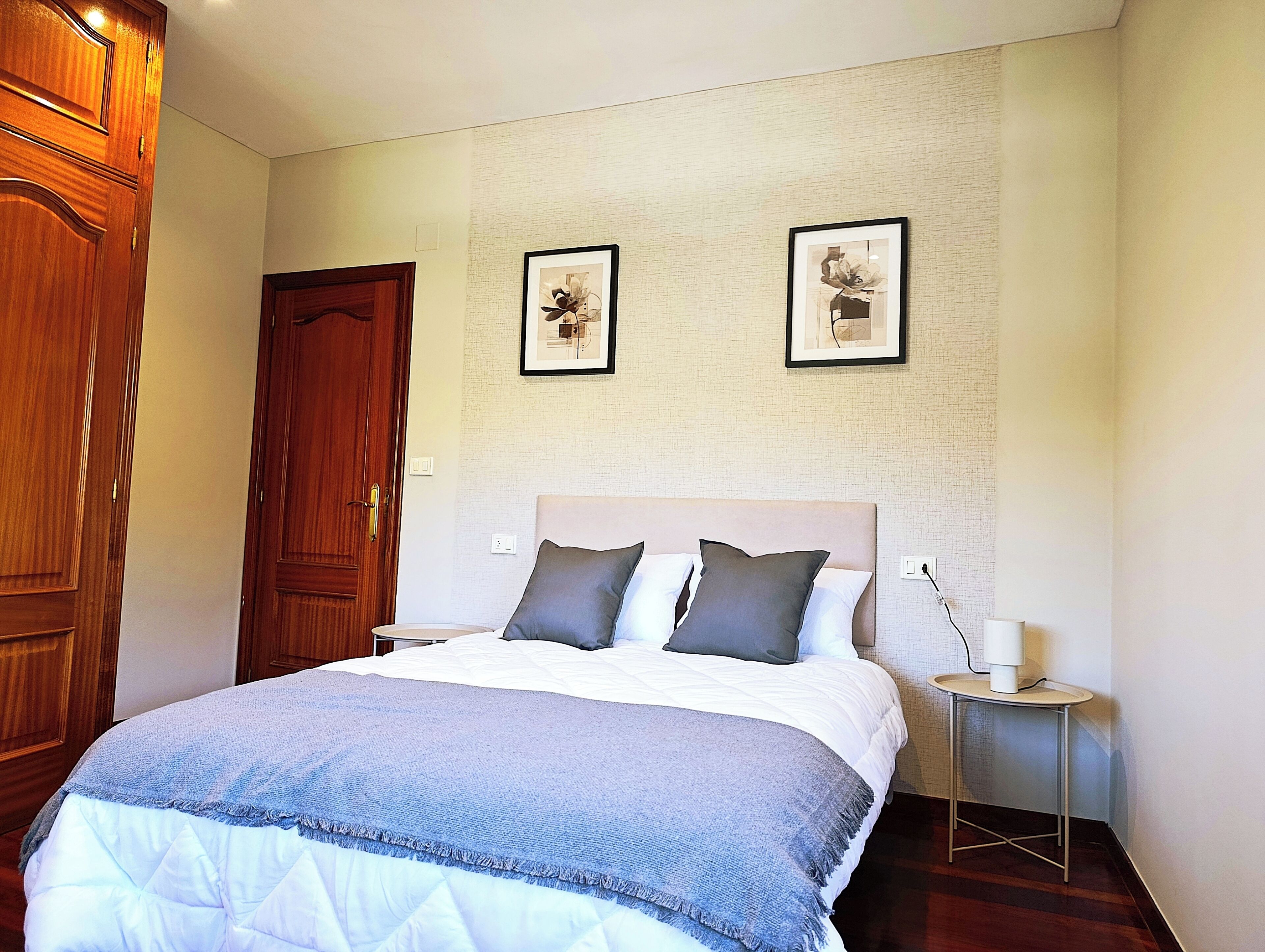 2 chambres, fer et planche à repasser, Wi-Fi gratuit, draps fournis
