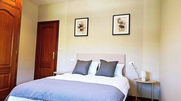 2 chambres, fer et planche à repasser, Wi-Fi gratuit, draps fournis