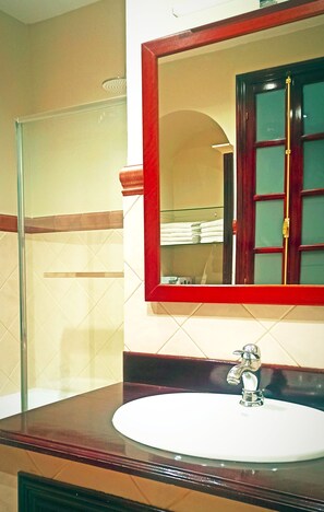 Dusche, Haartrockner, Bidet, Handtücher