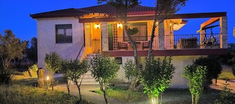Leontsini Country Villa in Epanomi with garden