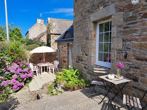 Coastal Stone House in Lannilis for 5