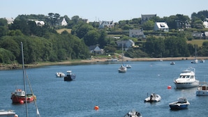 A coastal town with boats on the water and houses in the background. - Coastal Stone House in Lannilis for 5 (Lannilis)