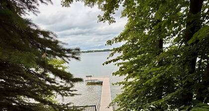 Darling Retreat- chain of lakes, new large deck, indoor sauna
