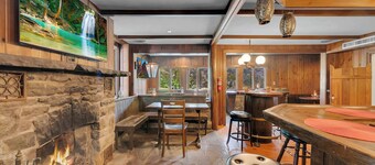 Historic Pump House Inn | 10 BR | Tavern | Hot Tub