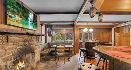 Historic Pump House Inn | 10 BR | Tavern | Hot Tub