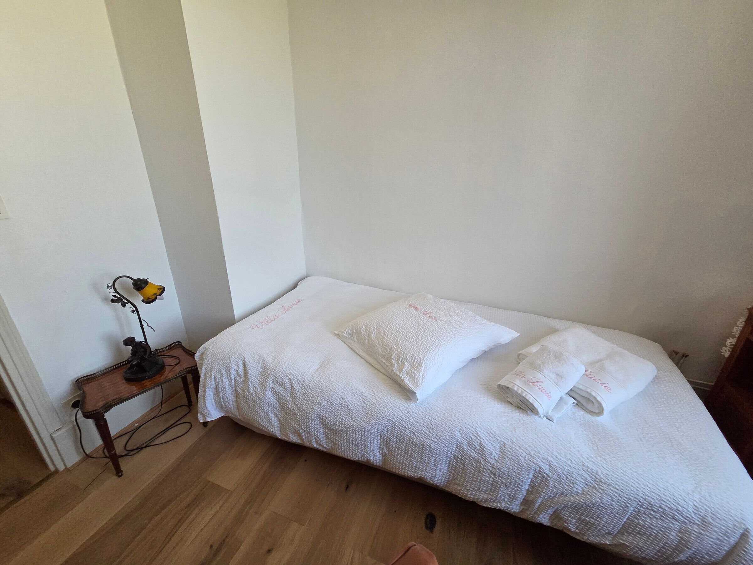 免费 WiFi、床单