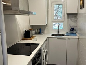 Kühlschrank, Ofen, Herdplatte