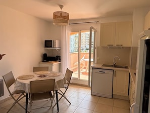 Dining - Apartment with parking near beach - 4 guests (Canet-en-Roussillon)
