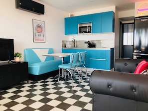 TV - Diner-style apartment, AC - 2 guests (Cap d'Agde)
