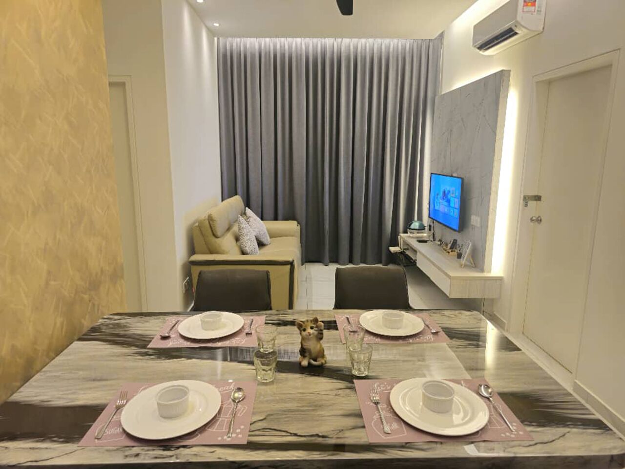 Superior Condo, 1 Queen Bed, Balcony, City View | Free WiFi