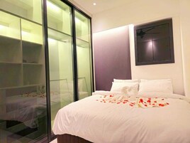 Standard Condo, 1 King Bed, Non Smoking | WiFi (free)