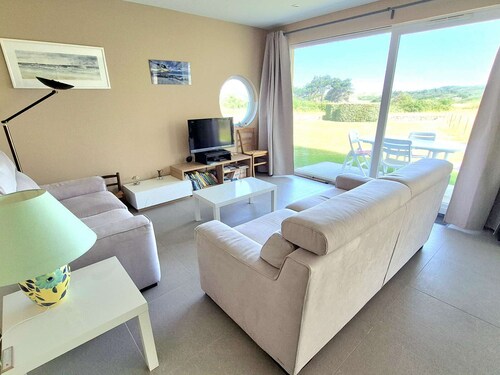 Spacious apartment with sea view - 5 guests