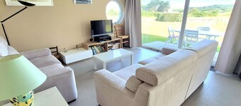 Spacious apartment with sea view - 5 guests