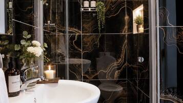 Studio Suite | Bathroom