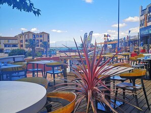 Outdoor dining - Family cottage with AC - 5 guests (Le Barcarès)