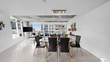 Apartment, Balkon, Stadtblick | Speisen