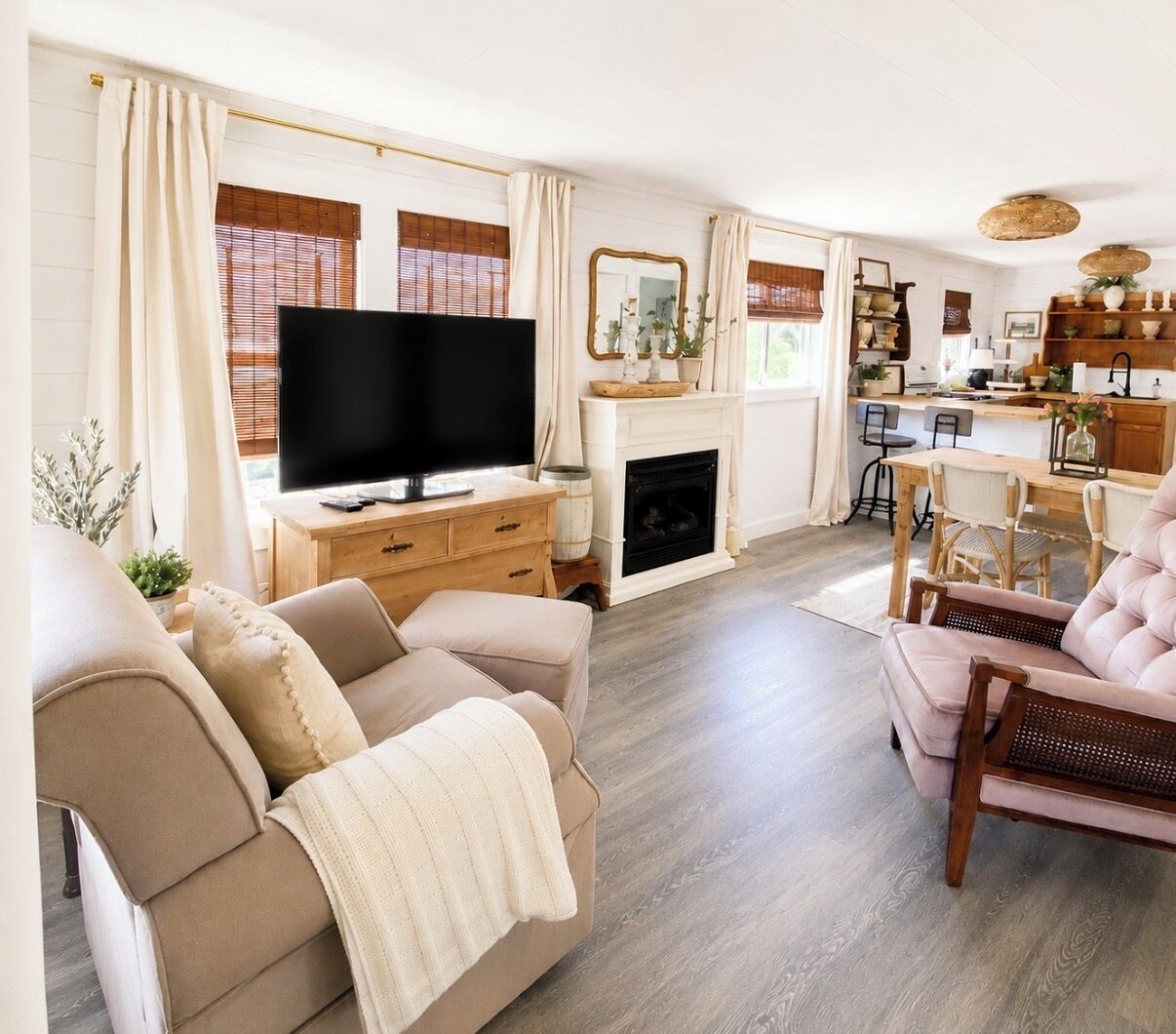 Smart TV, fireplace