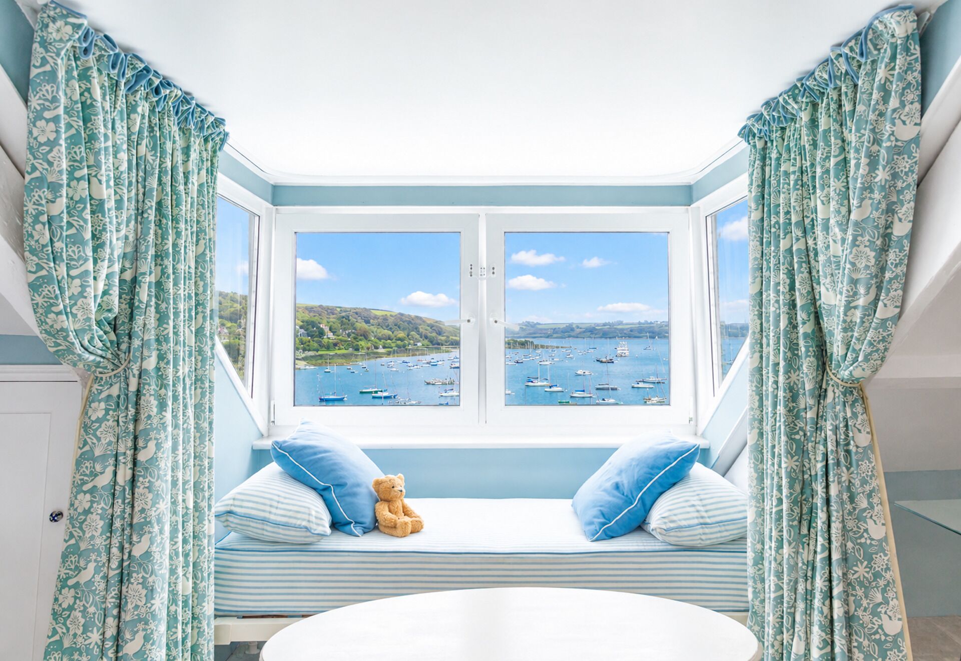 Luxury House, Sea View | Iron/ironing board, free WiFi