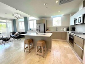 Private kitchen - Step into paradise with this stunning beachside condo in Panama pacific coast (El Chirú)