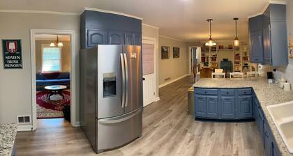 Spacious 5-bedroom house in welcoming Columbia, close to Ft Jackson & USC events