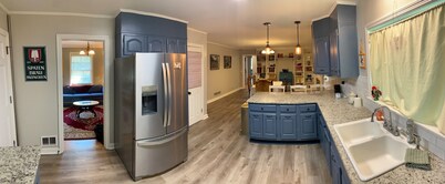 Spacious 5-bedroom house in welcoming Columbia, close to Ft Jackson & USC events